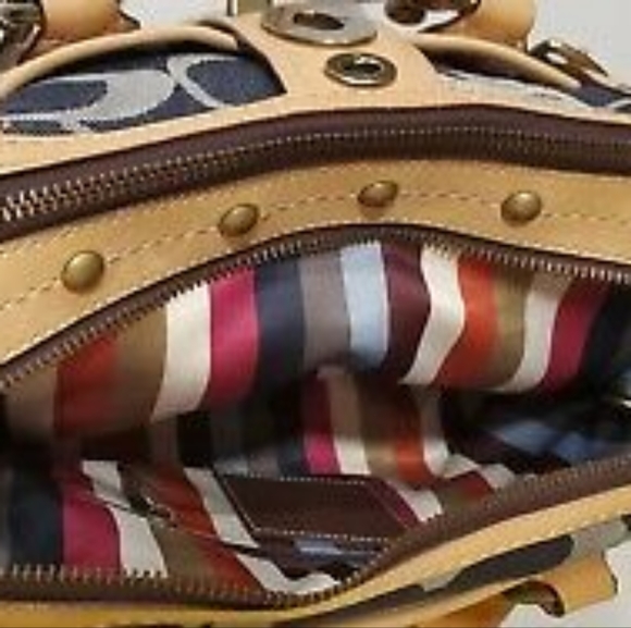 Coach, Logo printed Blue Canvas with leather trim and handles - Picture 4 of 10